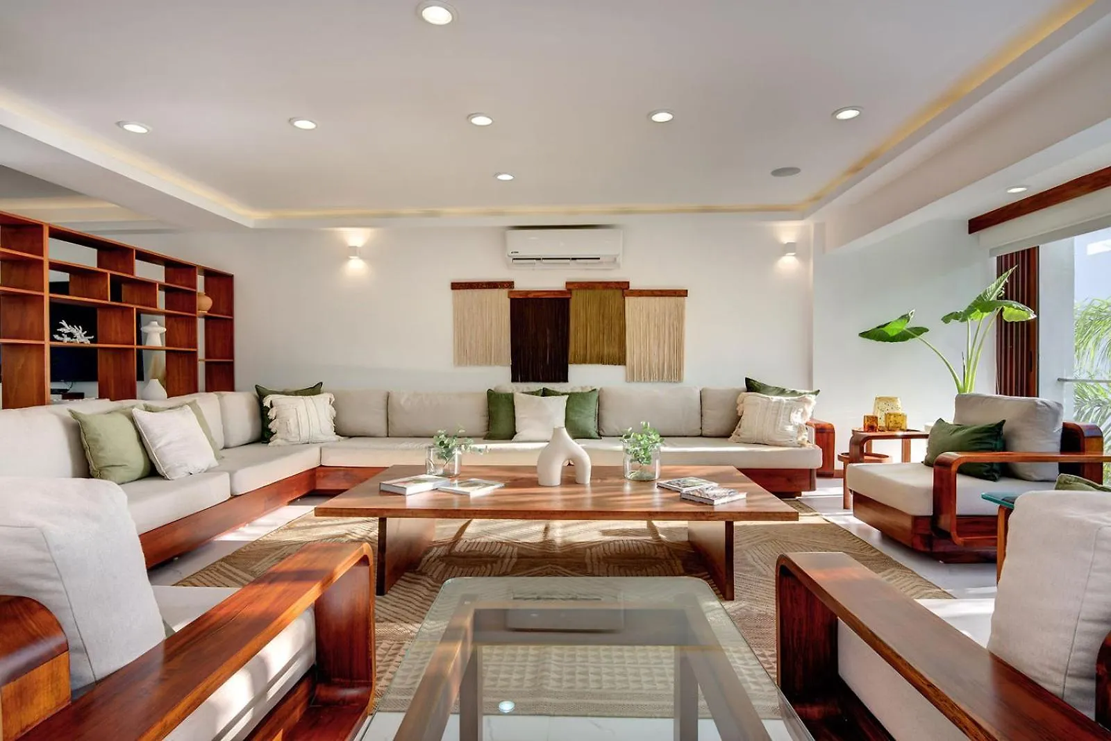 Sixteen Bedrooms Villa In Playa Del Carmen