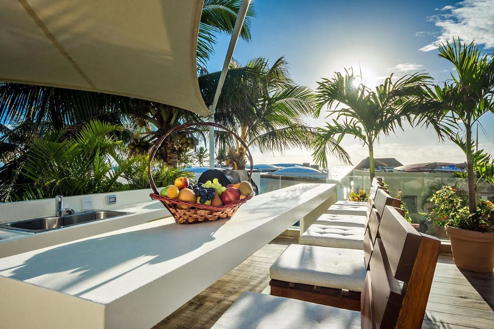 Sixteen Bedrooms Villa In Playa Del Carmen