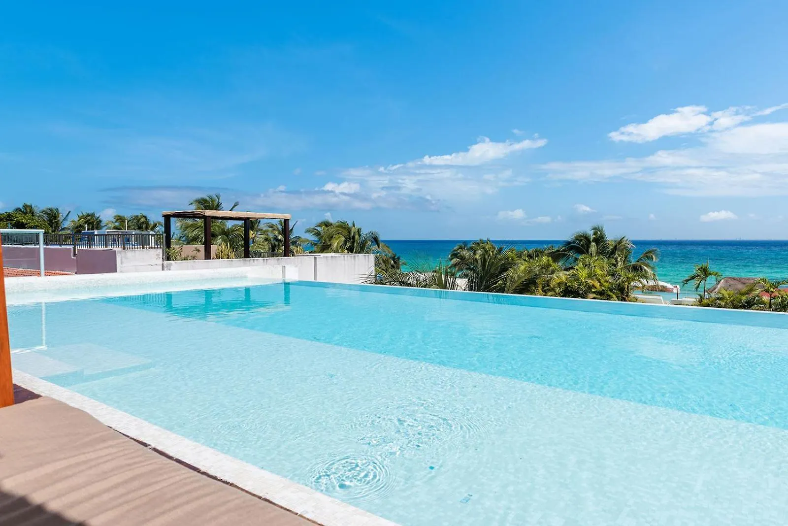 Sixteen Bedrooms Villa In Playa Del Carmen