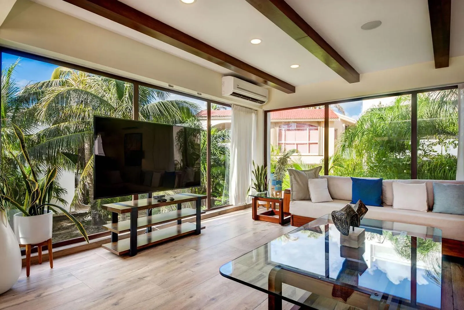 Sixteen Bedrooms Villa In Playa Del Carmen Mexico
