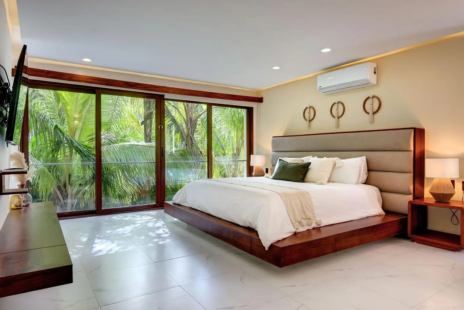 Sixteen Bedrooms Villa In Playa Del Carmen Mexico