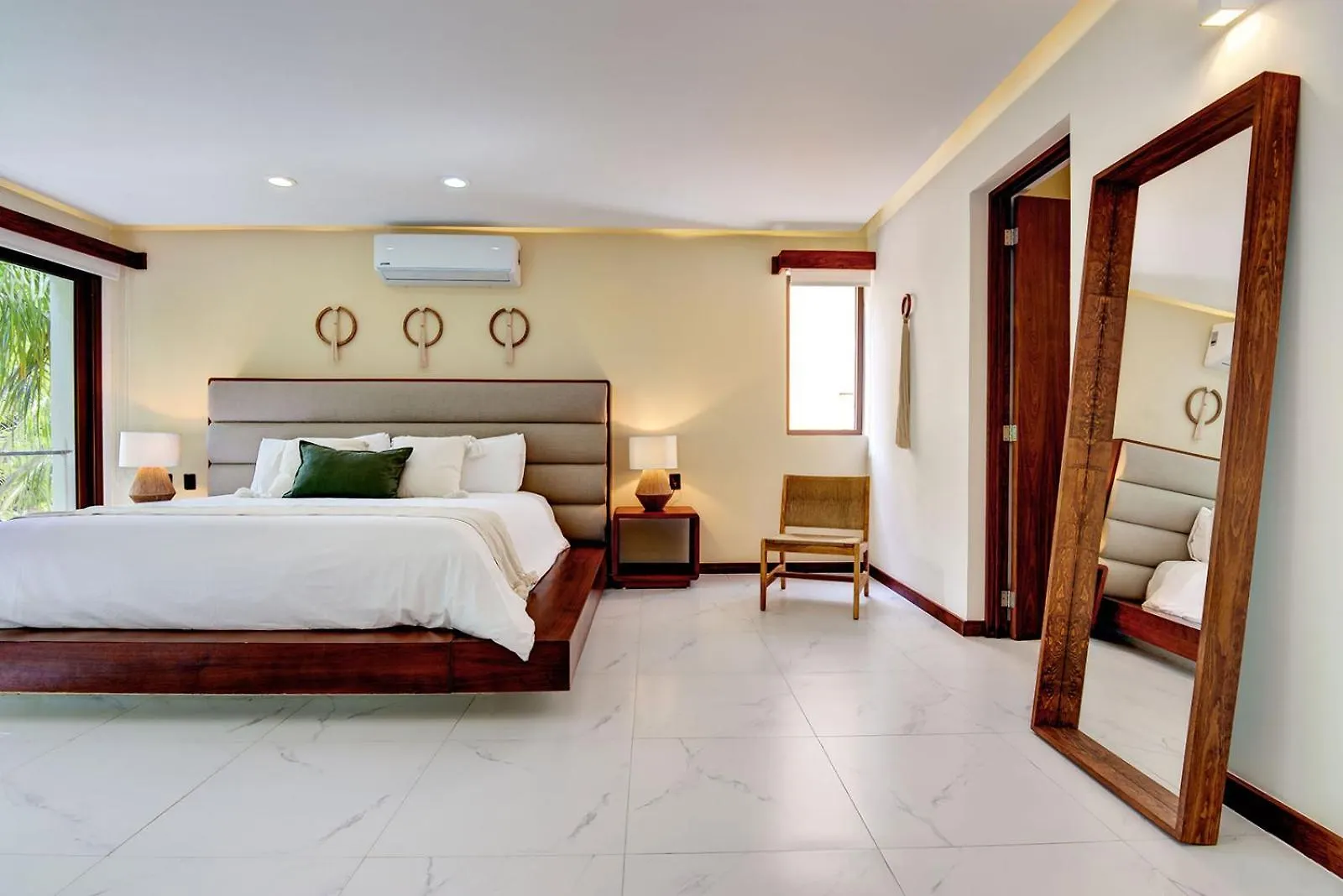 Sixteen Bedrooms Villa In Playa Del Carmen