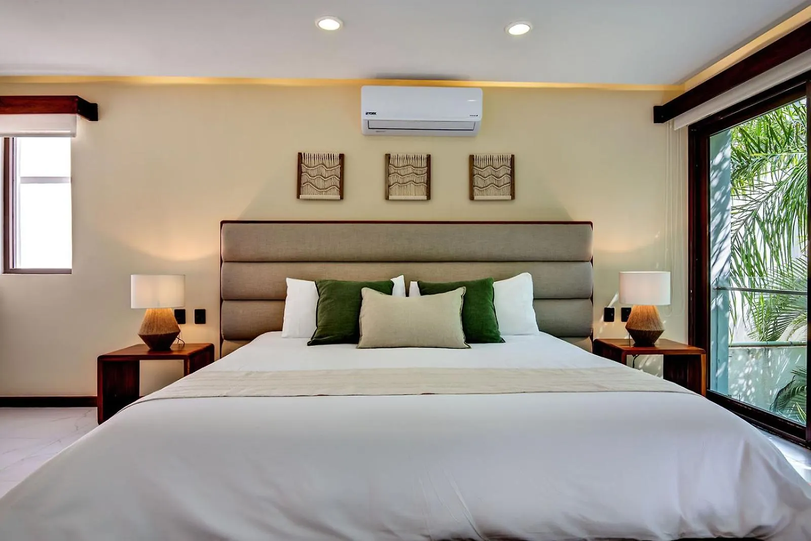 Sixteen Bedrooms Villa In Playa Del Carmen