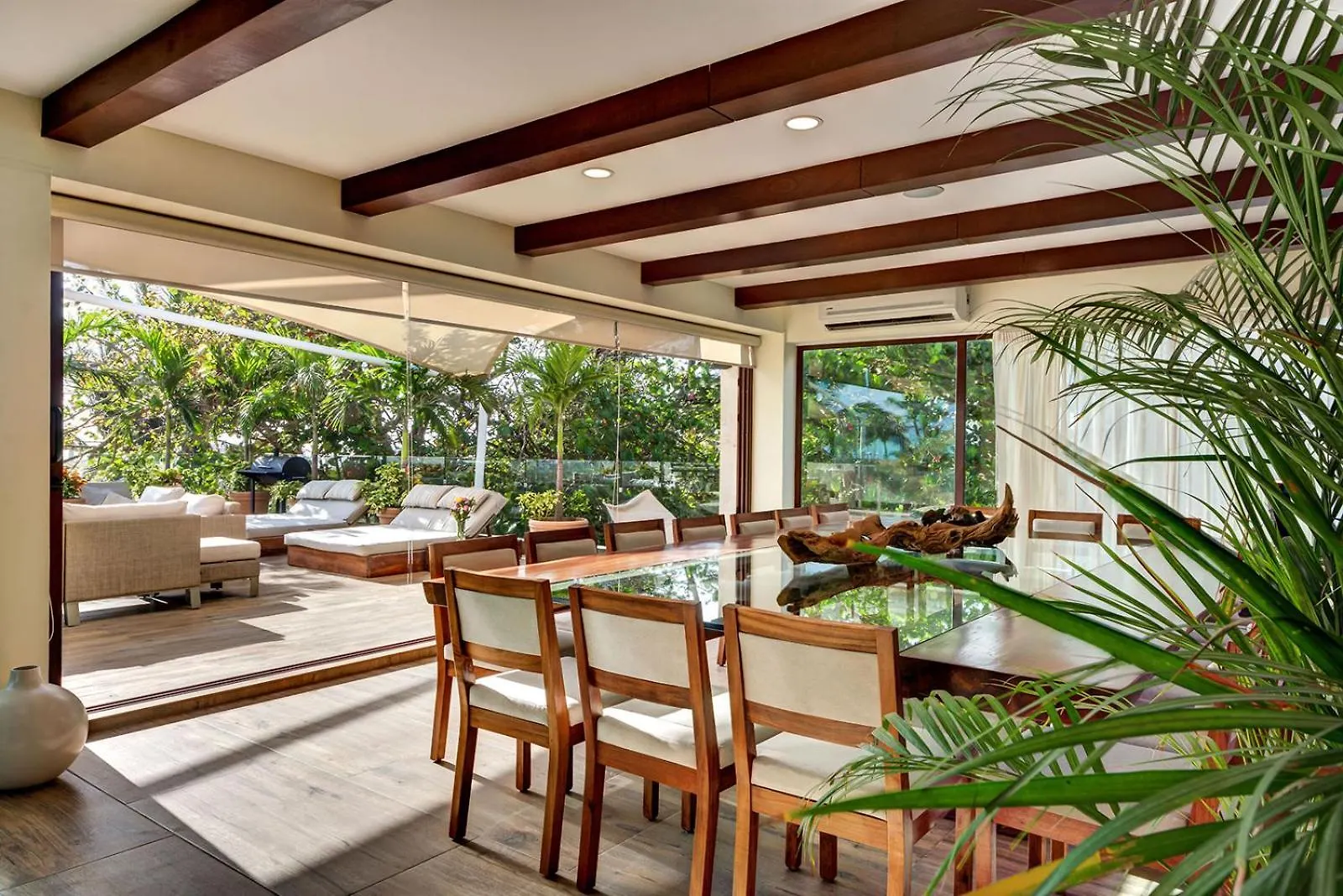 Sixteen Bedrooms Villa In Playa Del Carmen